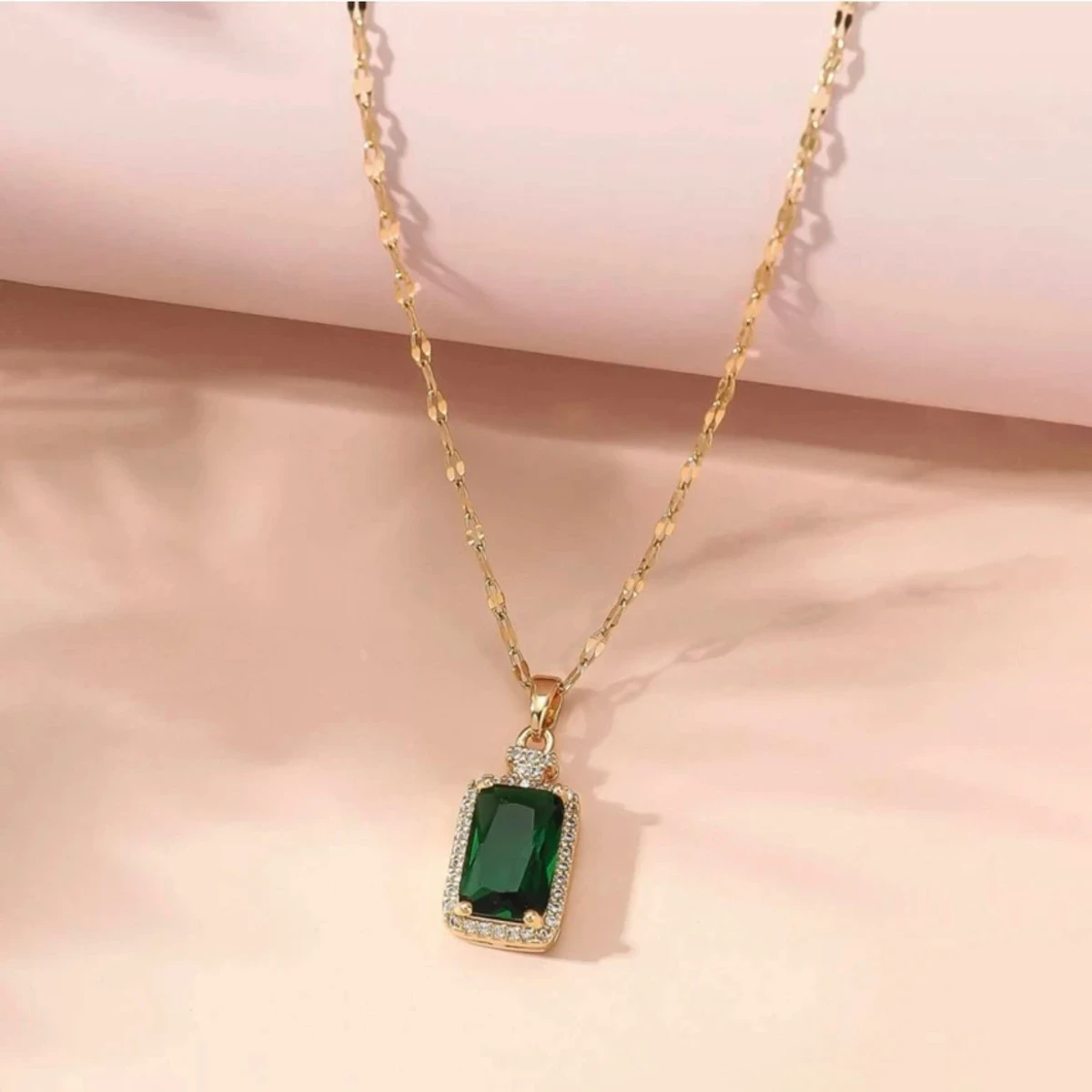 Golden squre green Nacklace Elegant Clavicle chain for women